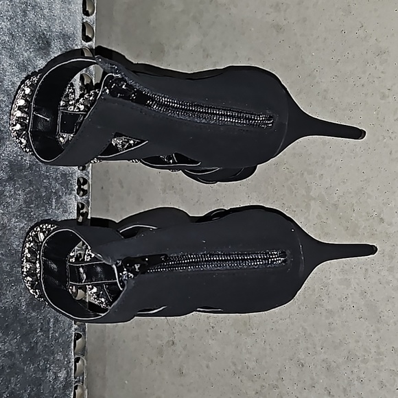 Beautiful Black Faux Suede Strap with Oval Stones in front Design Heels - Picture 3 of 6